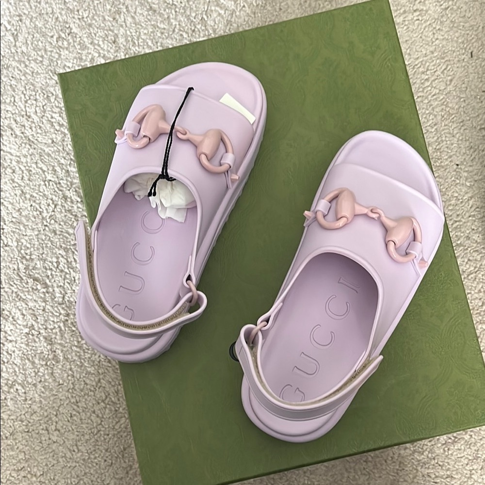 Gucci Womens Rubber Sandal in talc pink